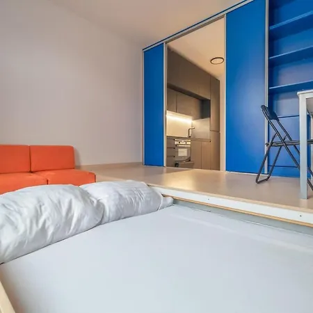 Apartmán Chic Navy With Balcony & Church View