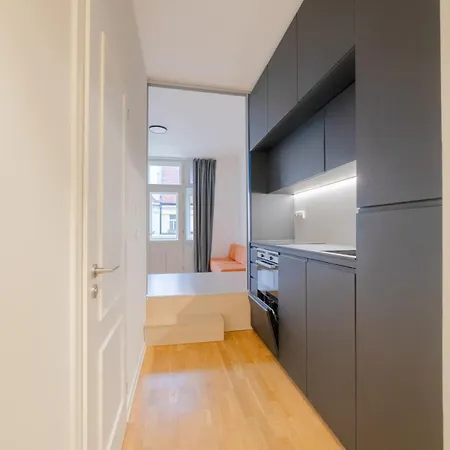 Apartmán Chic Navy With Balcony & Church View