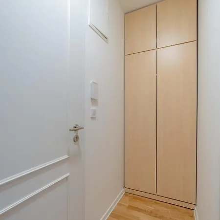 Apartmán Chic Navy With Balcony & Church View *